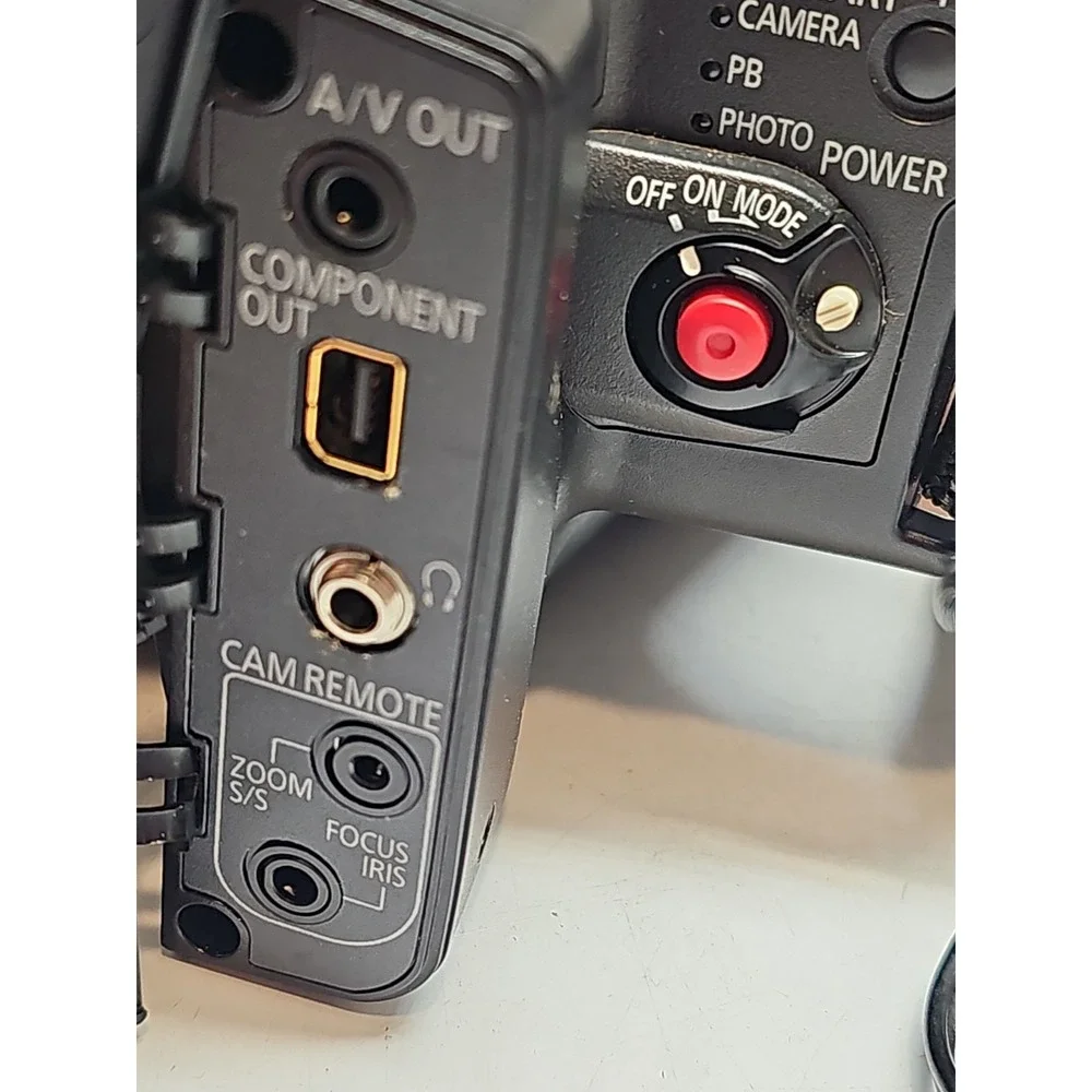 Panasonic AG-HMC40P‎ AVCCAM Professional HD Camcorder (FOR PARTS OR REPAIR)